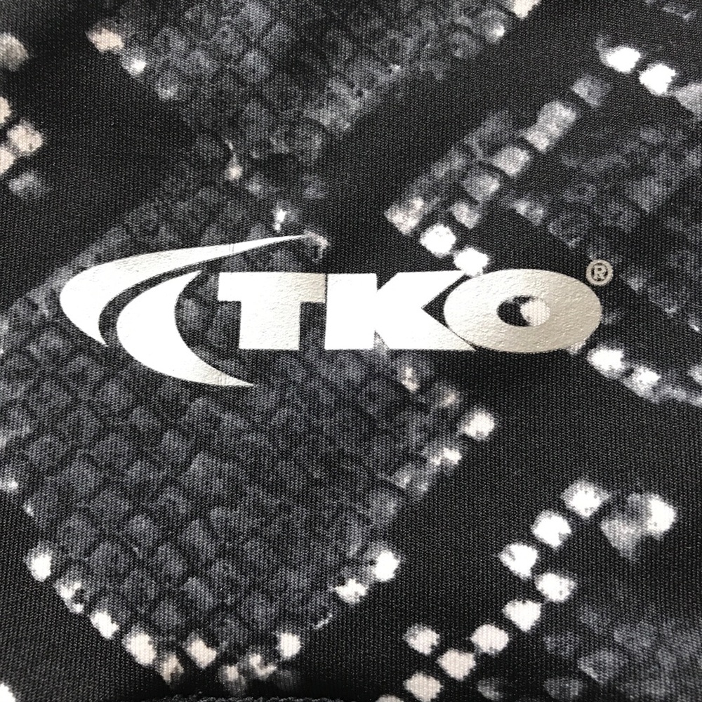 TKO Black/Gray Snake Print Capri Leggings Size Large NEW Compression Activewear - Picture 6 of 12